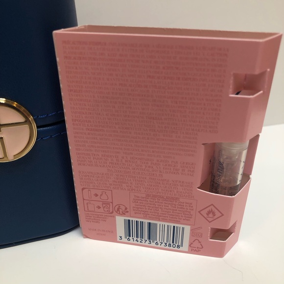 Giorgio Armani Small Box 🌸Beauty Gift with Purchase🌸NWOT - Picture 3 of 11
